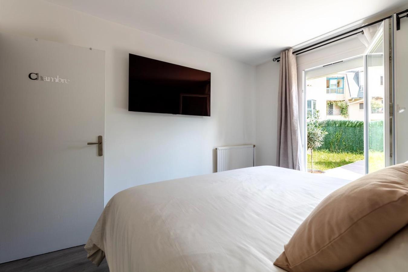 Charmant Refuge Avec Jardin, A 6 Minutes A Pied Du Metro Creteil L Echat-Lovely Retreat With Garden, Located A 6-Minute Walk From Creteil L Echat Metro Station Ngoại thất bức ảnh