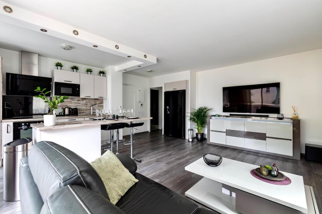Charmant Refuge Avec Jardin, A 6 Minutes A Pied Du Metro Creteil L Echat-Lovely Retreat With Garden, Located A 6-Minute Walk From Creteil L Echat Metro Station Ngoại thất bức ảnh