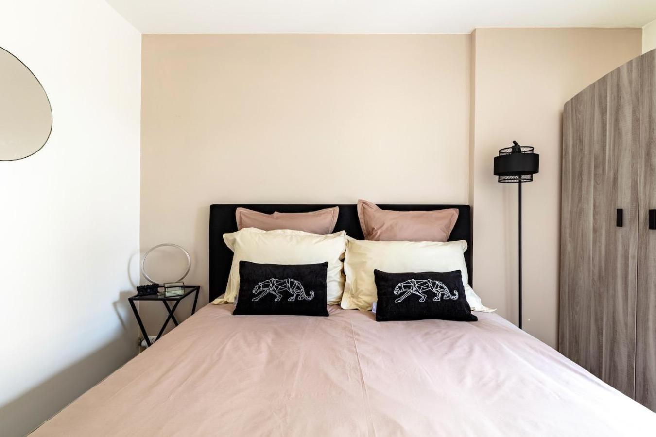 Charmant Refuge Avec Jardin, A 6 Minutes A Pied Du Metro Creteil L Echat-Lovely Retreat With Garden, Located A 6-Minute Walk From Creteil L Echat Metro Station Ngoại thất bức ảnh