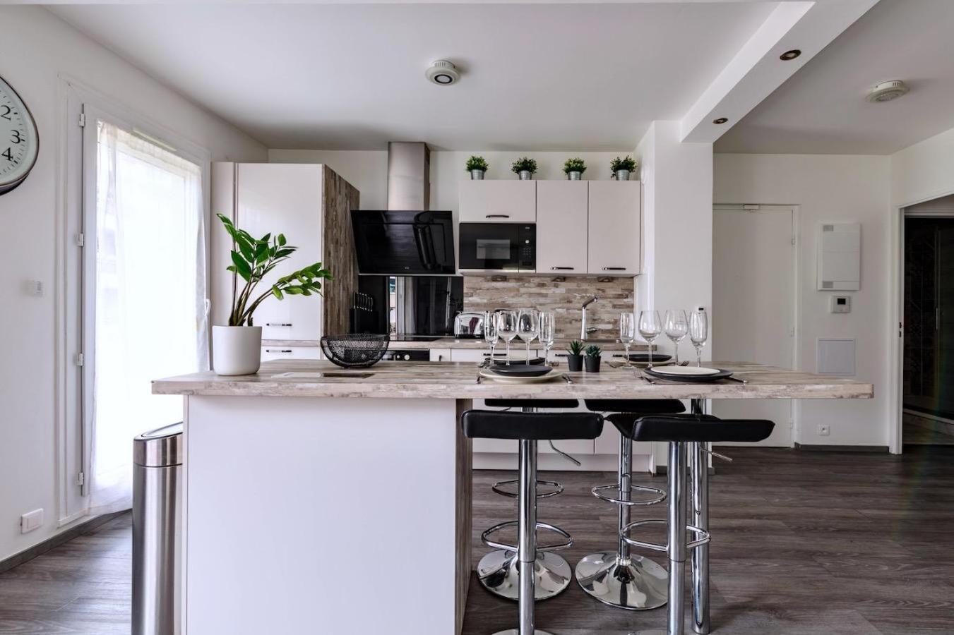 Charmant Refuge Avec Jardin, A 6 Minutes A Pied Du Metro Creteil L Echat-Lovely Retreat With Garden, Located A 6-Minute Walk From Creteil L Echat Metro Station Ngoại thất bức ảnh