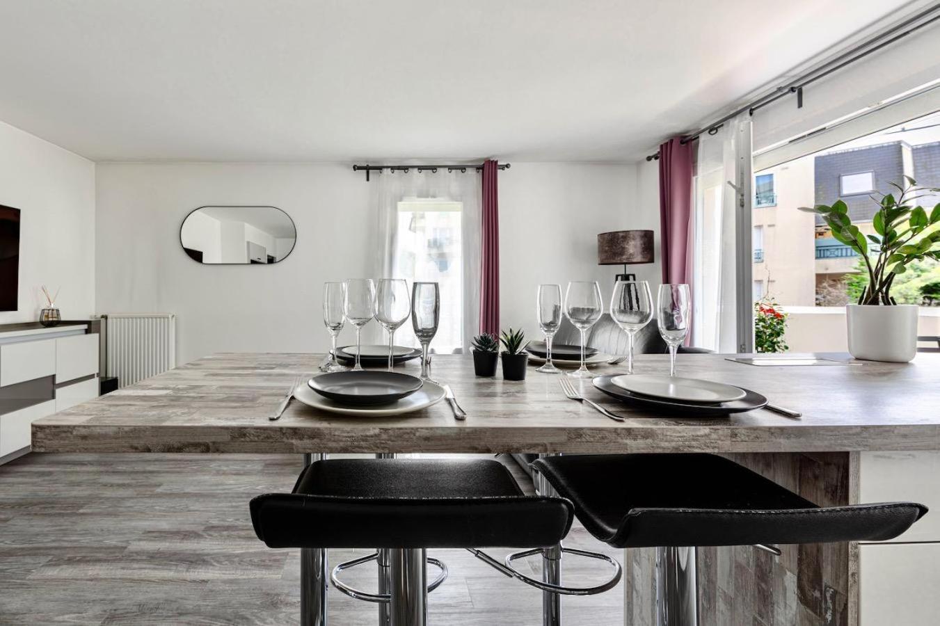 Charmant Refuge Avec Jardin, A 6 Minutes A Pied Du Metro Creteil L Echat-Lovely Retreat With Garden, Located A 6-Minute Walk From Creteil L Echat Metro Station Ngoại thất bức ảnh