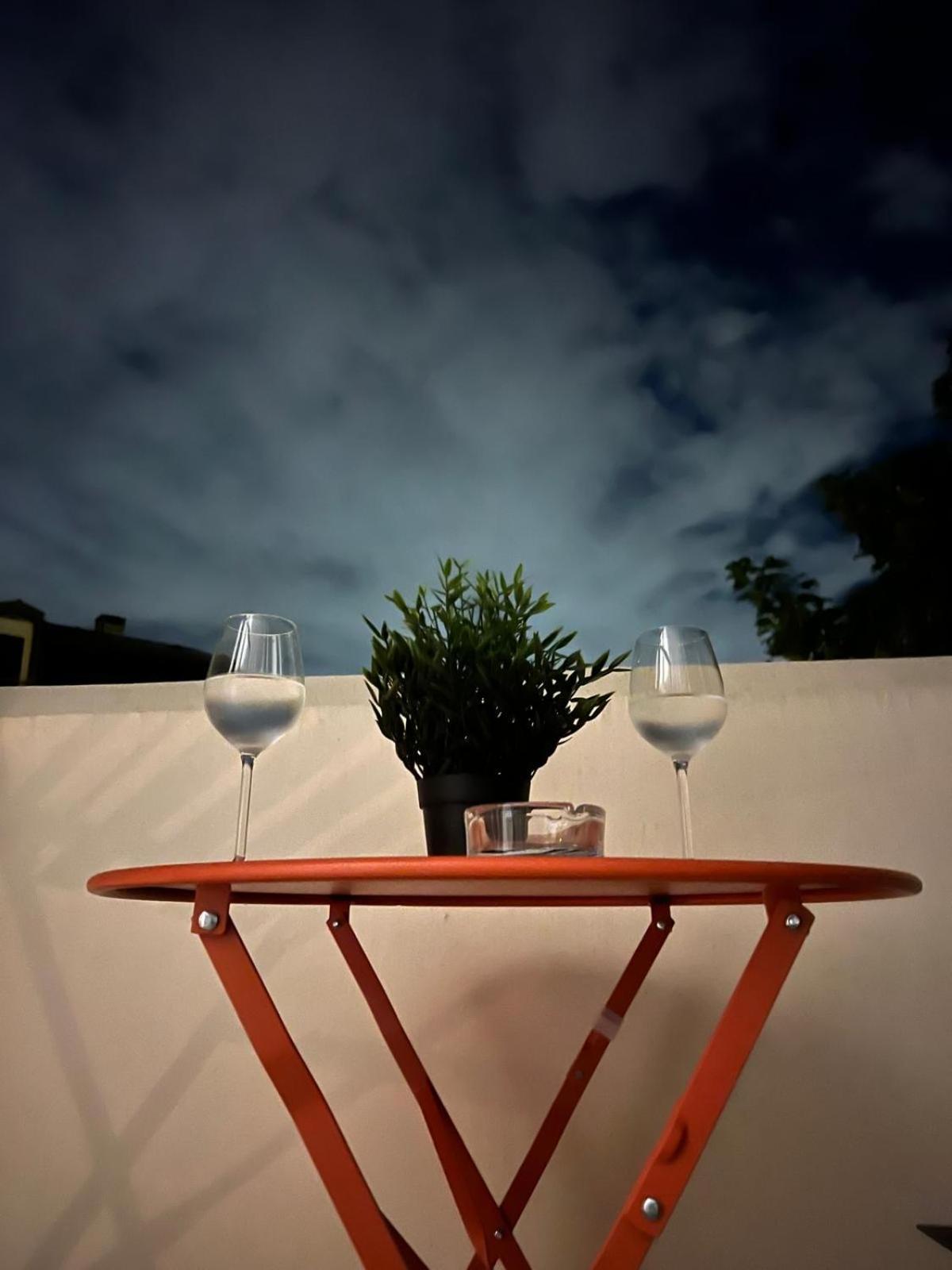 Charmant Refuge Avec Jardin, A 6 Minutes A Pied Du Metro Creteil L Echat-Lovely Retreat With Garden, Located A 6-Minute Walk From Creteil L Echat Metro Station Ngoại thất bức ảnh