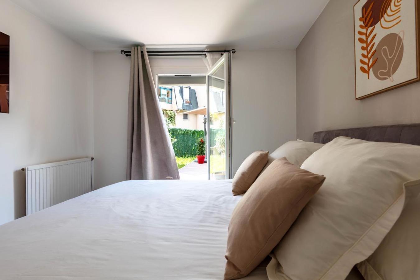 Charmant Refuge Avec Jardin, A 6 Minutes A Pied Du Metro Creteil L Echat-Lovely Retreat With Garden, Located A 6-Minute Walk From Creteil L Echat Metro Station Ngoại thất bức ảnh